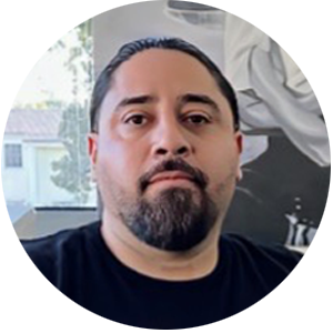 Elizandro Umana headshot